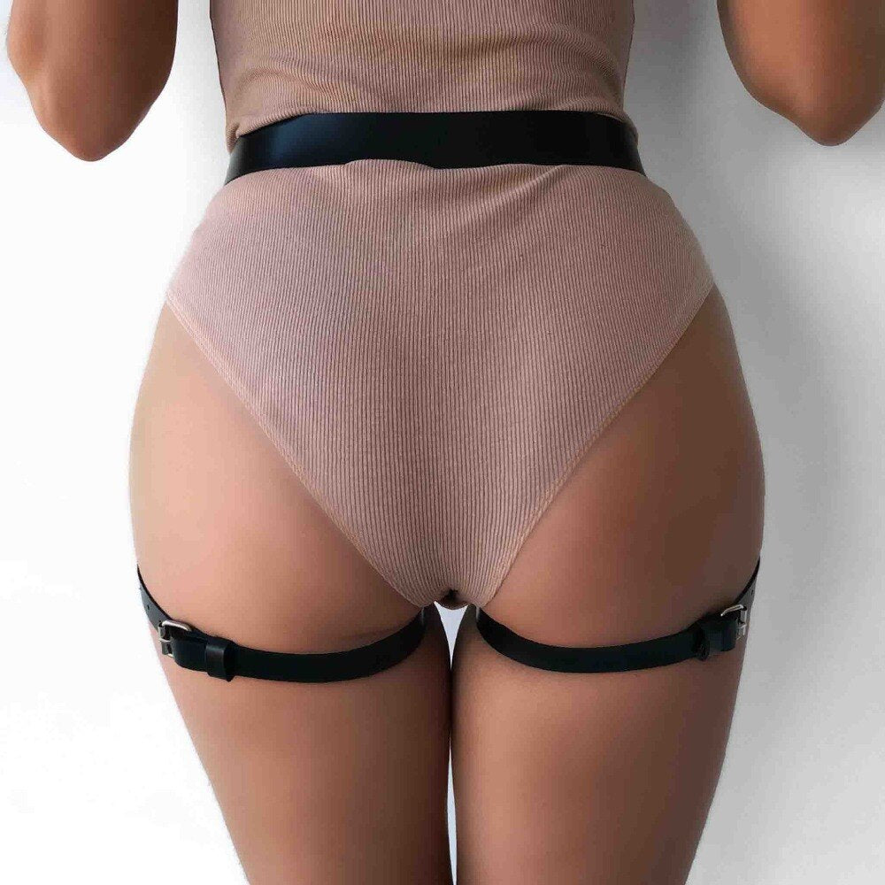 Harness z ozdobnymi kółkami