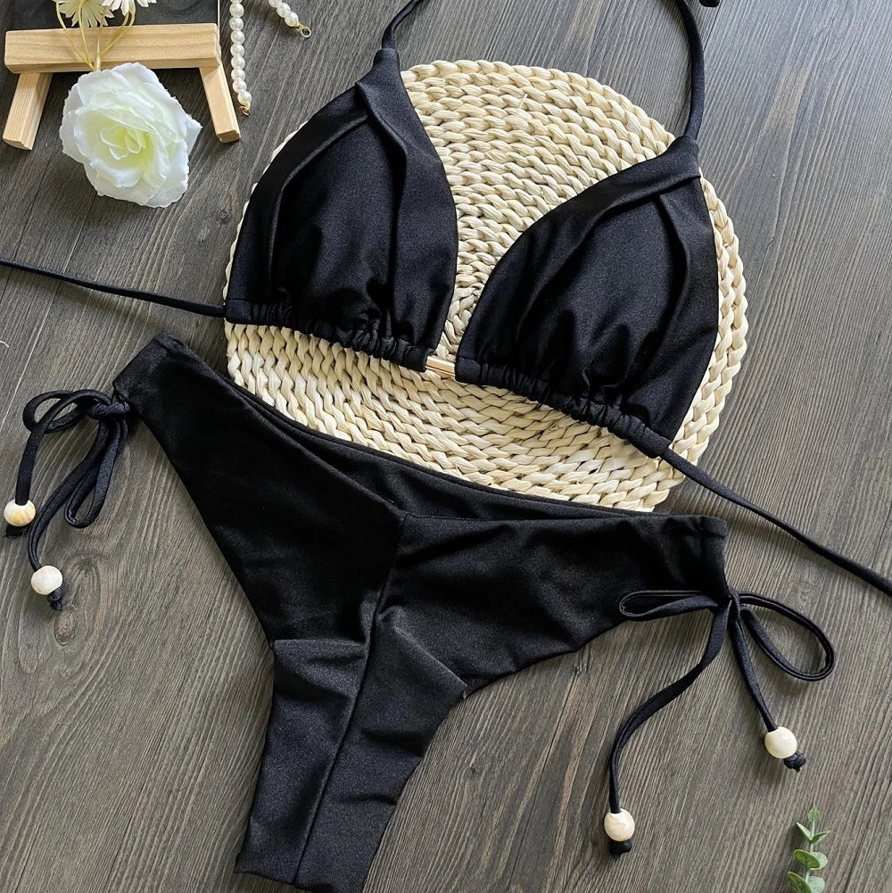 Bikini z ozdobnymi sznurkami
