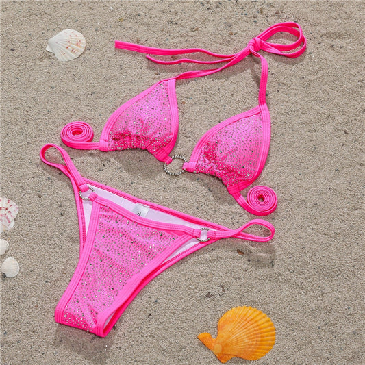 Bikini z diamentowym dekoltem