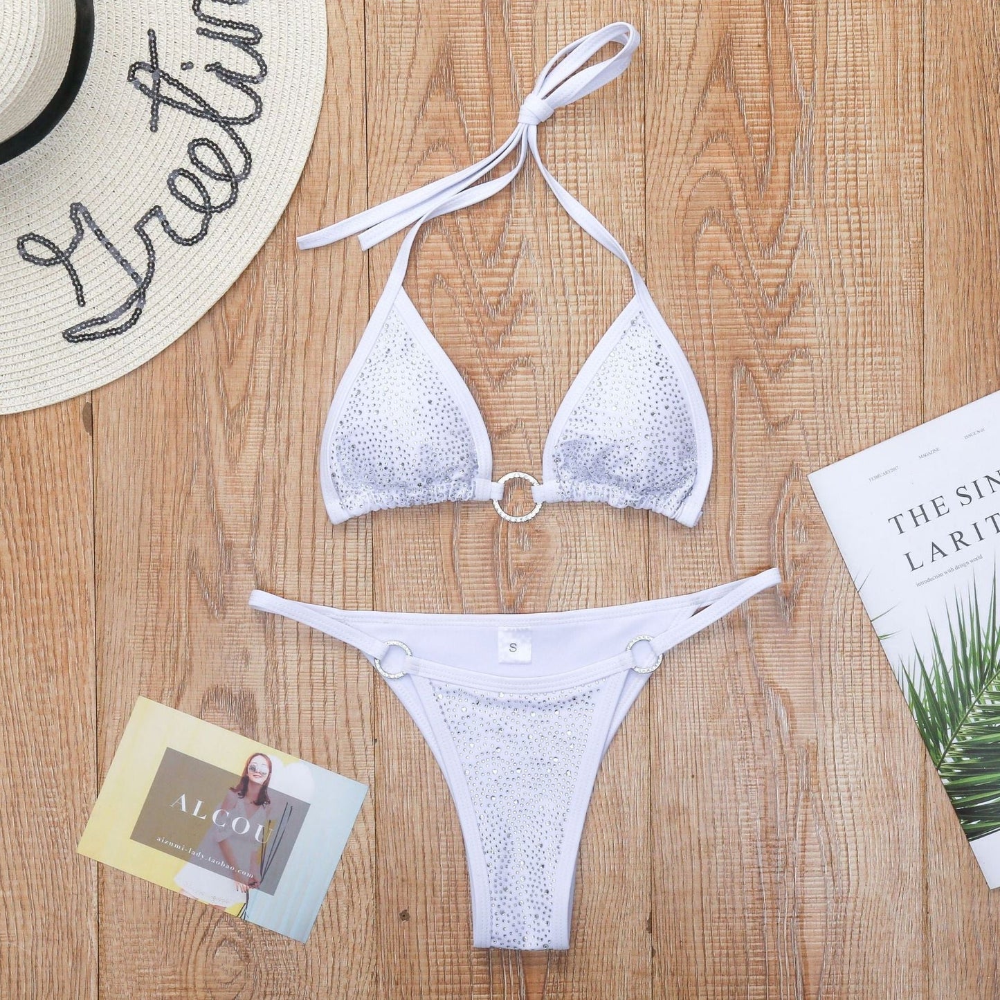 Bikini z głębokim dekoltem