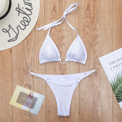 Bikini z głębokim dekoltem