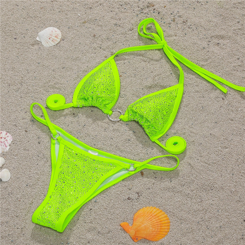 Bikini z diamentowym dekoltem