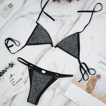 Bikini z głębokim dekoltem