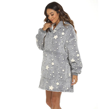 Oversize'owa bluza z kapturem ze świecącymi gwiazdkami
