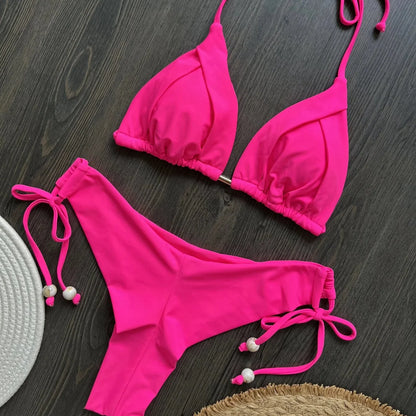 Bikini z ozdobnymi sznurkami