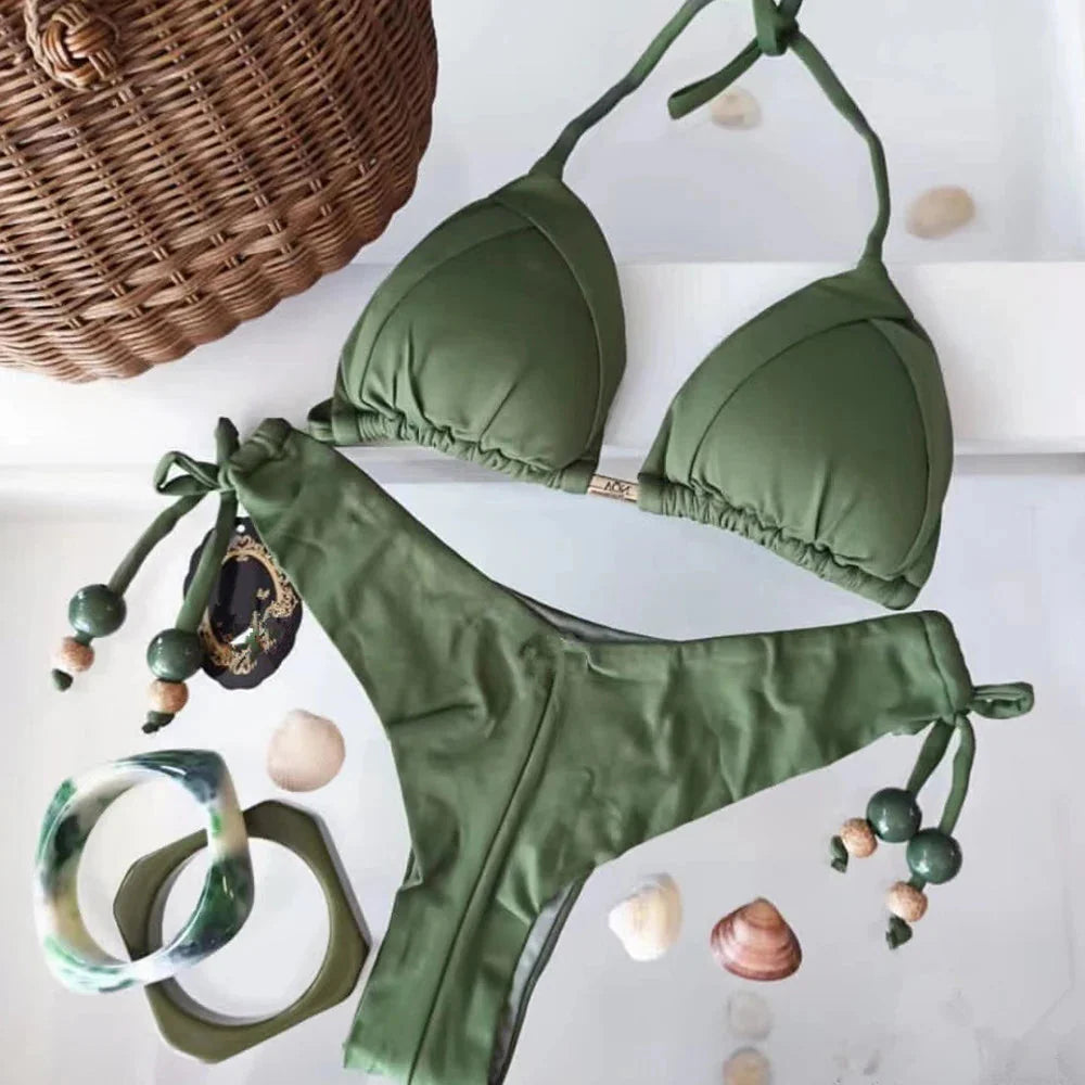 Bikini z ozdobnymi sznurkami