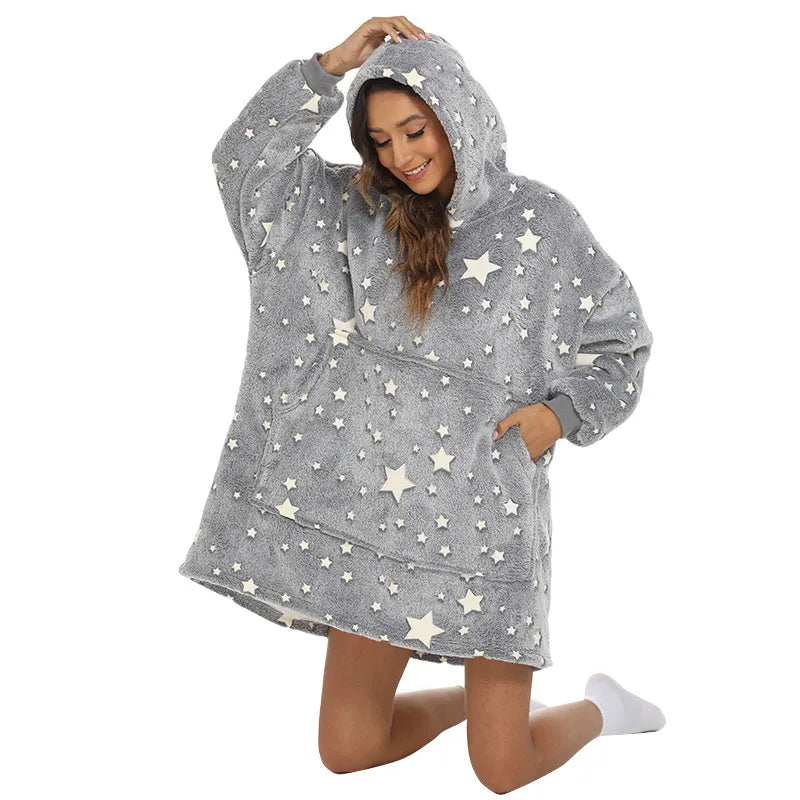 Oversize'owa bluza z kapturem ze świecącymi gwiazdkami
