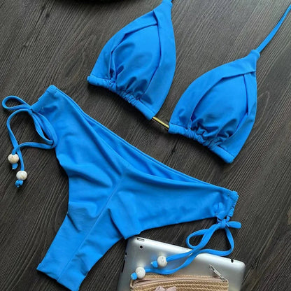 Bikini z ozdobnymi sznurkami