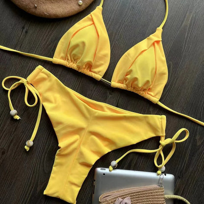 Bikini z ozdobnymi sznurkami