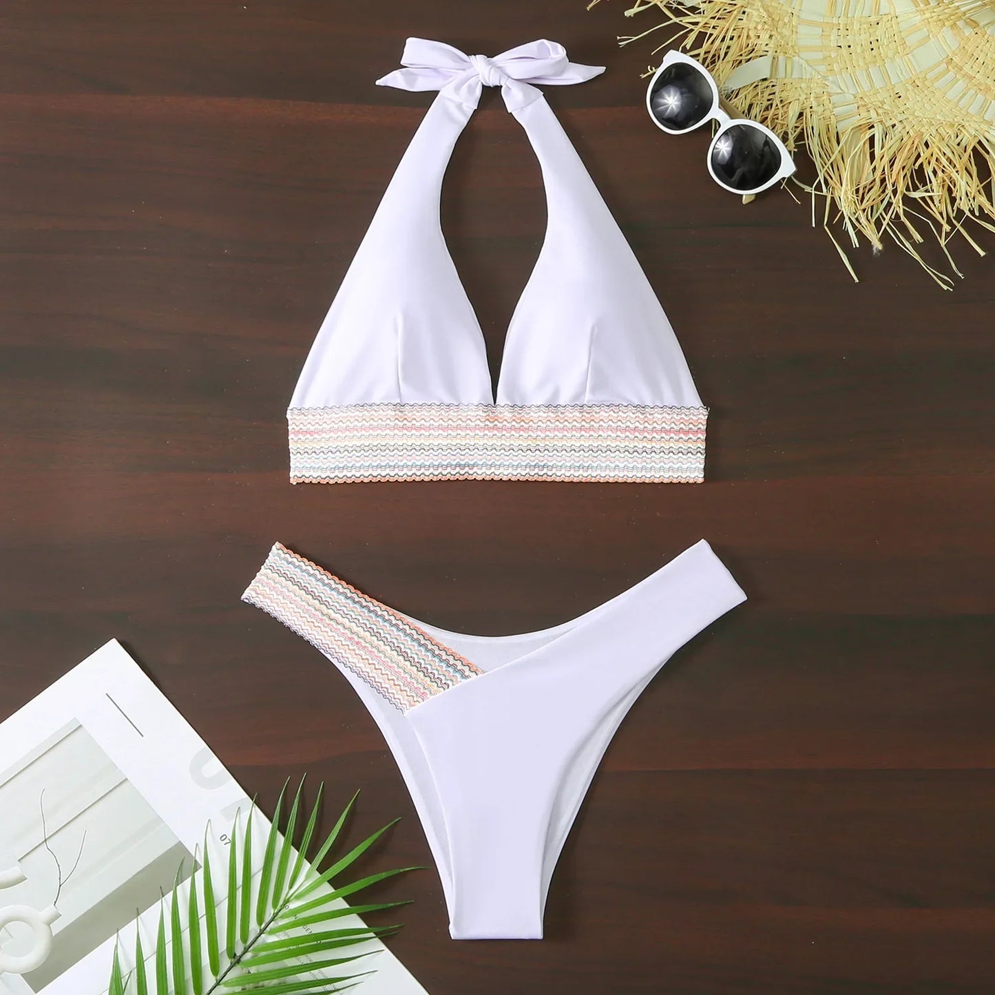 Bikini z wysokimi majtkami