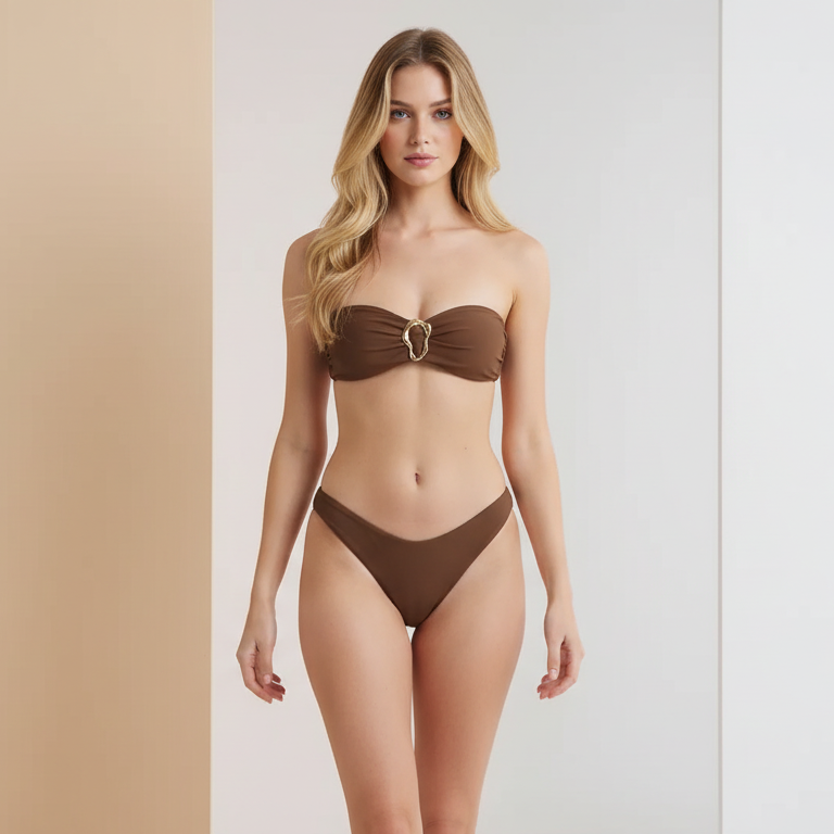 Dwuczęściowy kostium kąpielowy bandeau z biżuteryjną klamrą